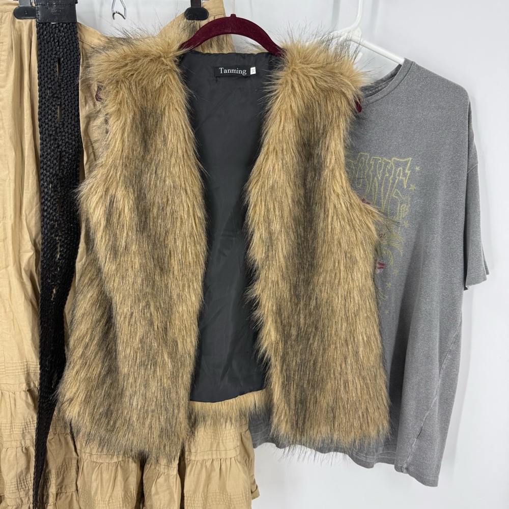 Tanming Faux Fur lined bohemian Hook eye closure Vest M